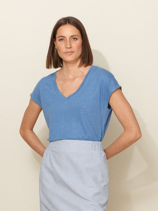 Women's viscose and linen T-shirt with V-neckline