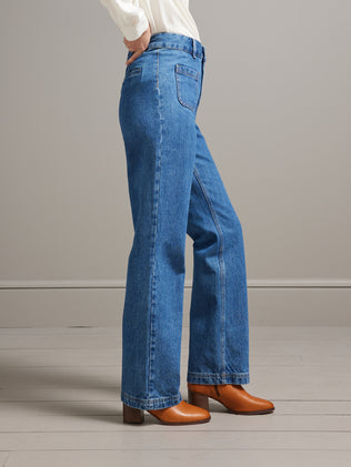 Women's bootcut Maria organic cotton jeans with an eco-friendly wash