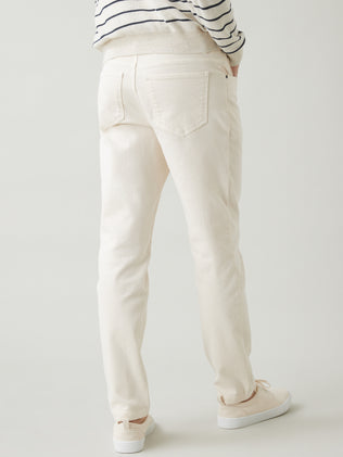 Men's regular cream-colored jeans in an organic cotton with eco-friendly wash