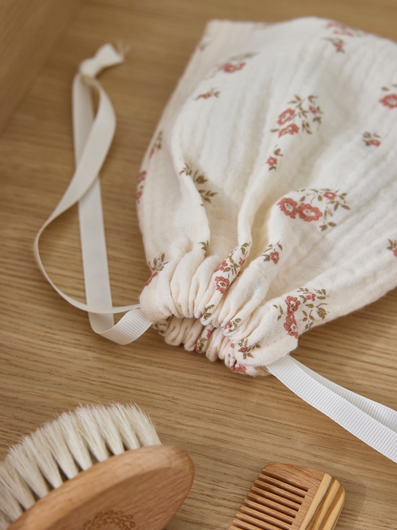 Baby's wooden brush and comb Cyrillus COM - Main Image