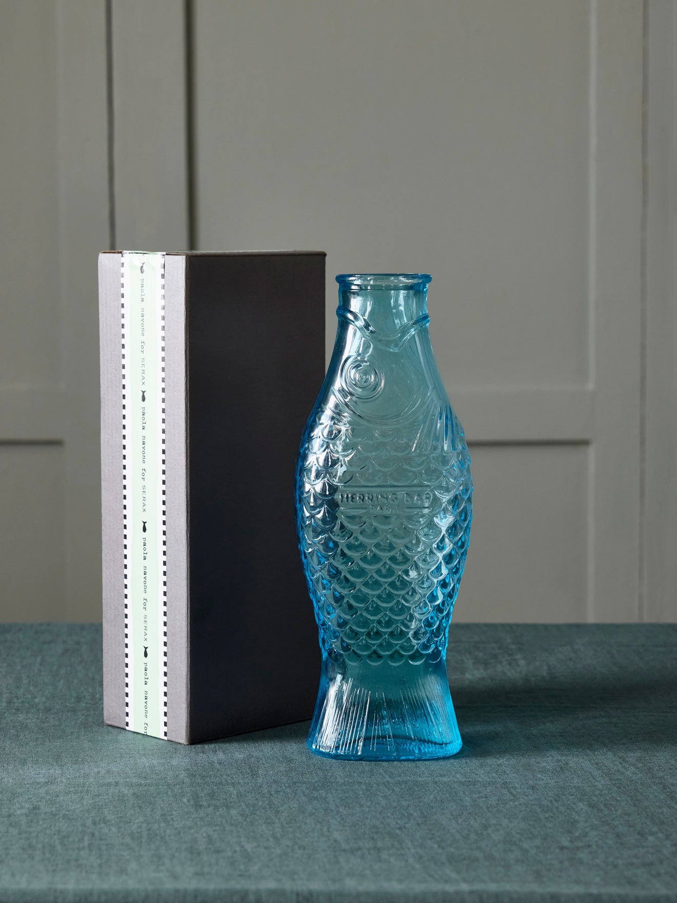 Carafe En Verre Fish & Fish Par Paola Navone 850ml - Bleu Foncé Transparent - Idéale Pour Eau, Vin Et Décoration