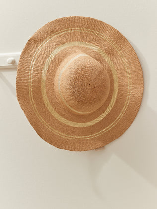 Women's wide-brimmed straw hat