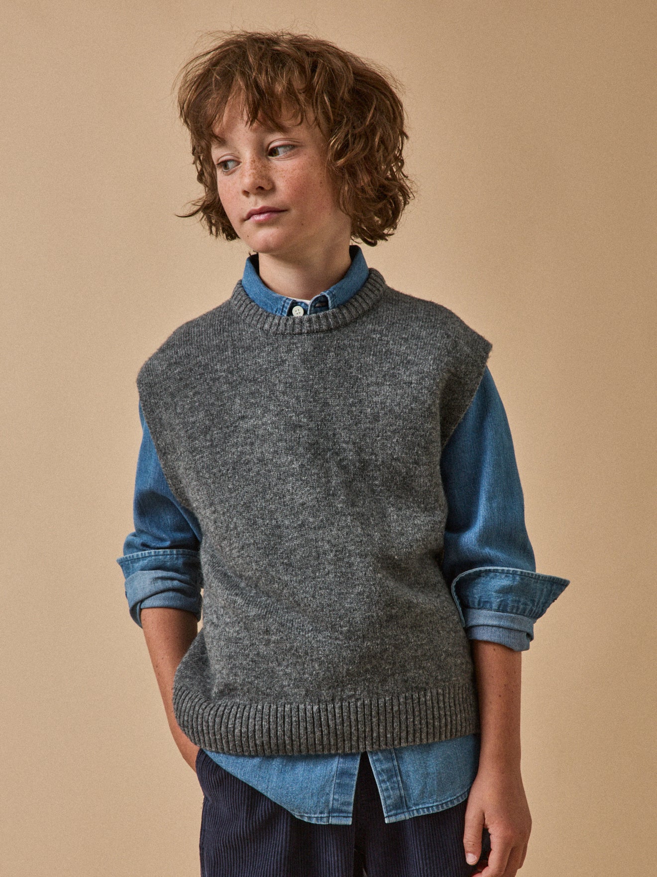 Tendance : Comment porter un pull sans manches Tendance : Comment porter un pull sans manches