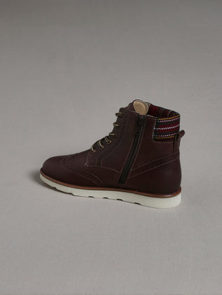 Boy's ankle boots with punchhole toe