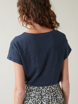 Women's linen T-shirt with round neckline
