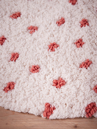 Round tufted rug with dots