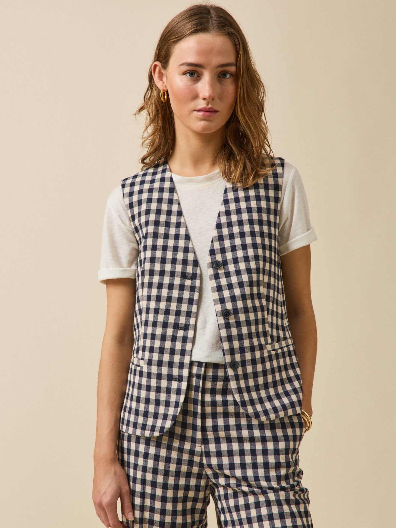 Women's sleeveless suit vest in gingham checks