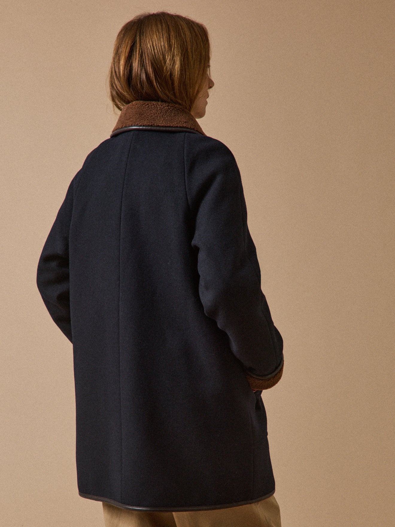Women's coat with trimmed sherpa lining