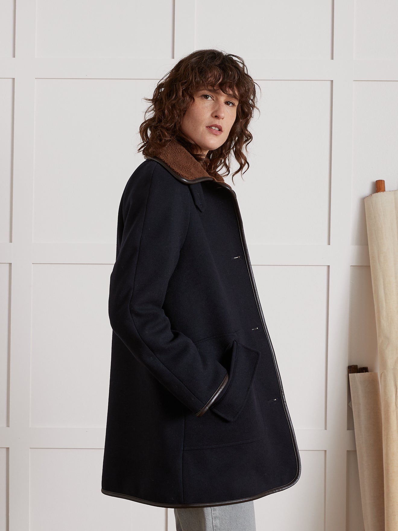 Women's coat with trimmed sherpa lining