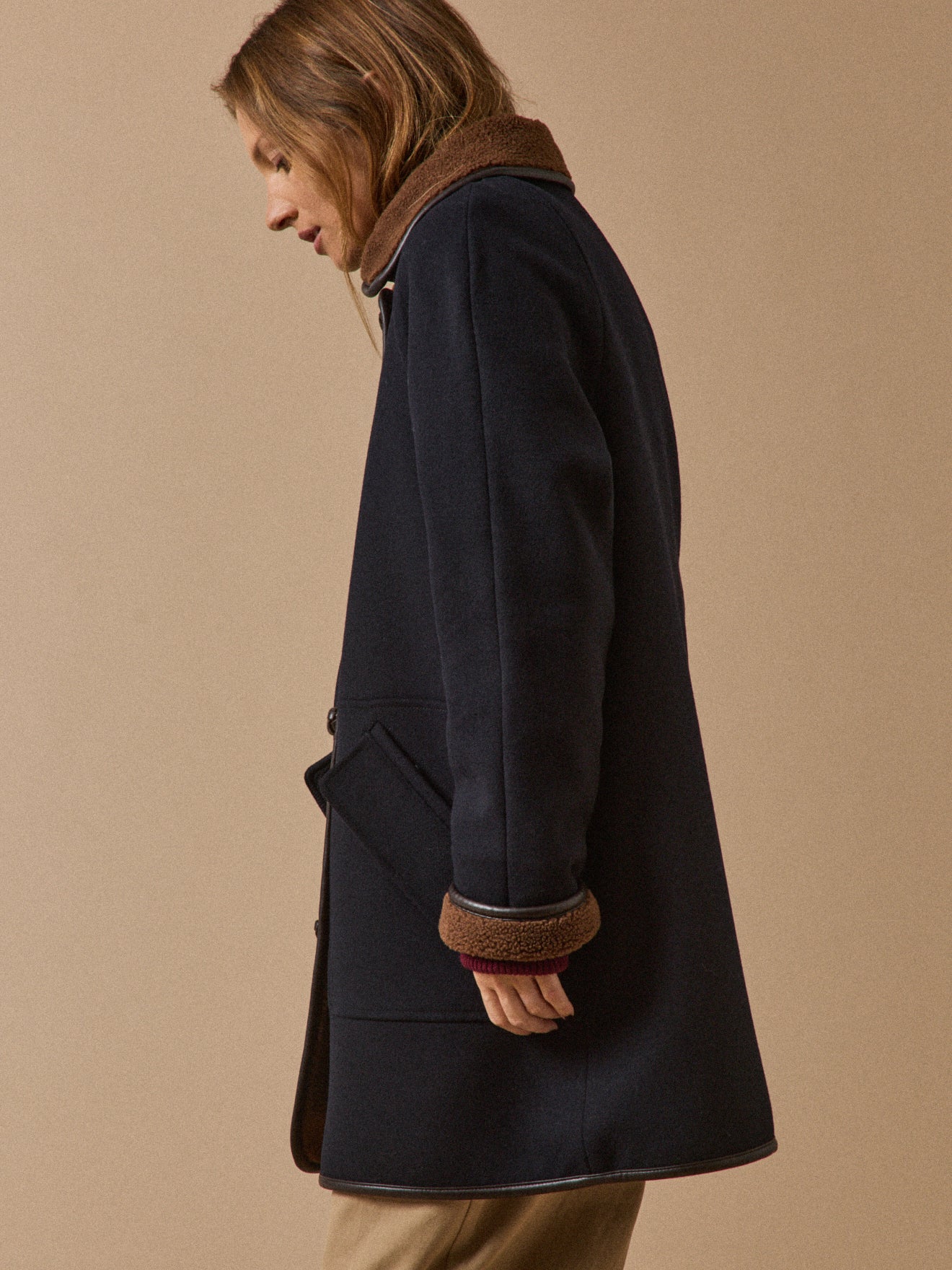 Women's coat with trimmed sherpa lining