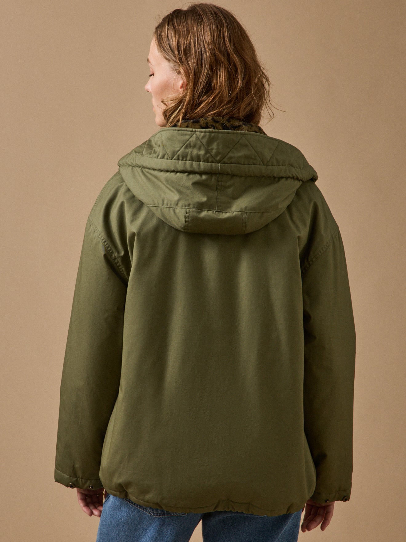 Women's short parka with faux-fur lining