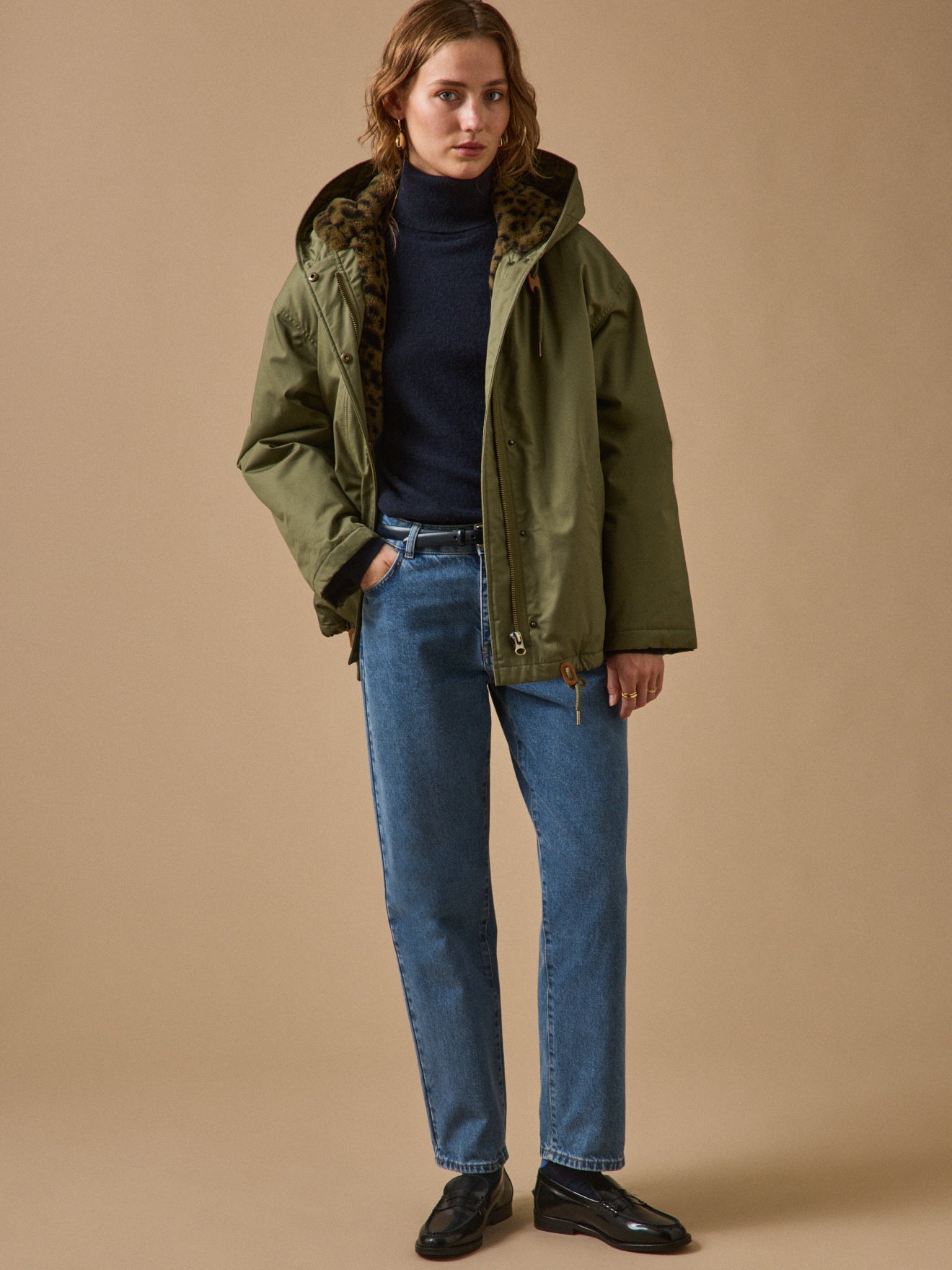 Women's short parka with faux-fur lining