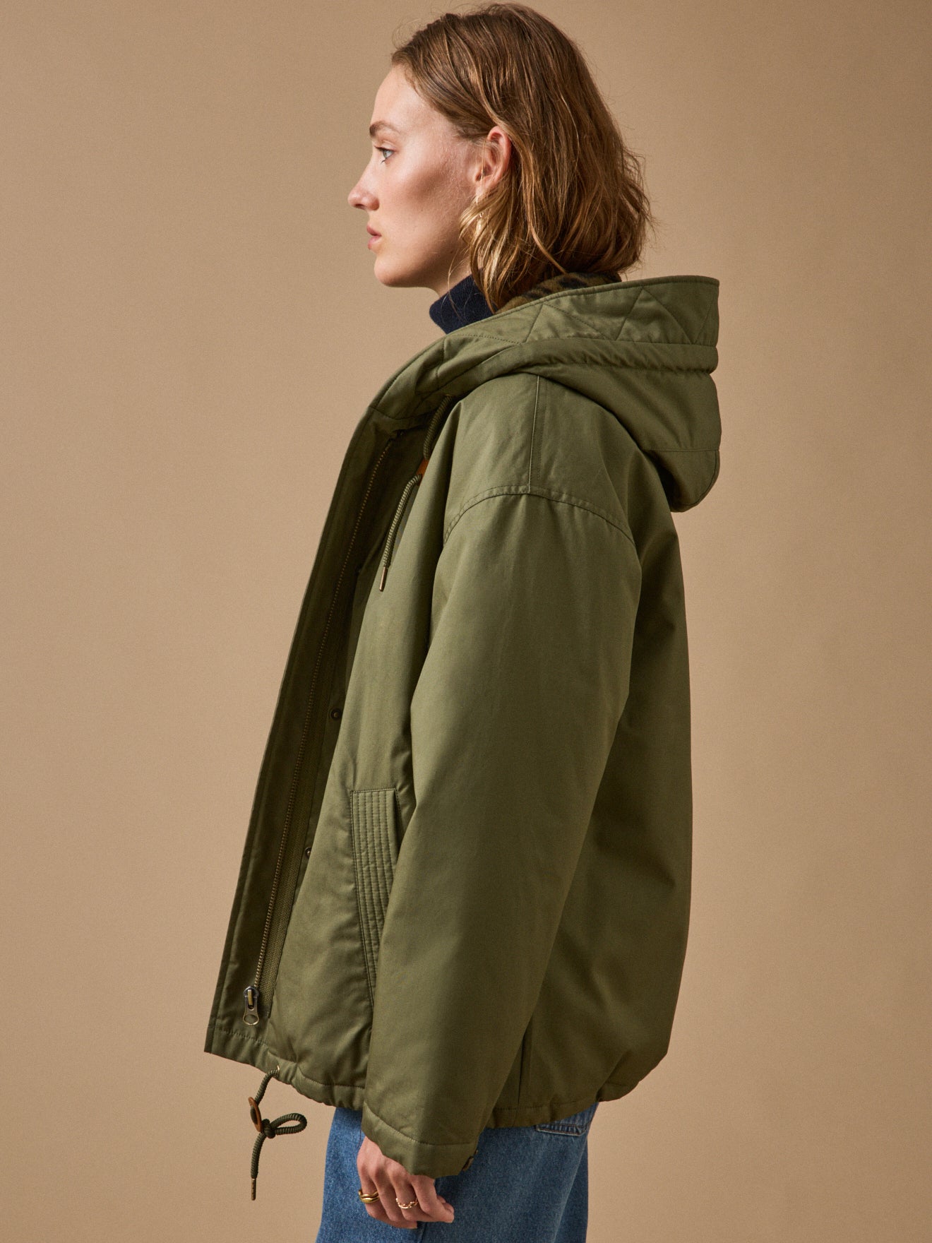 Women's short parka with faux-fur lining
