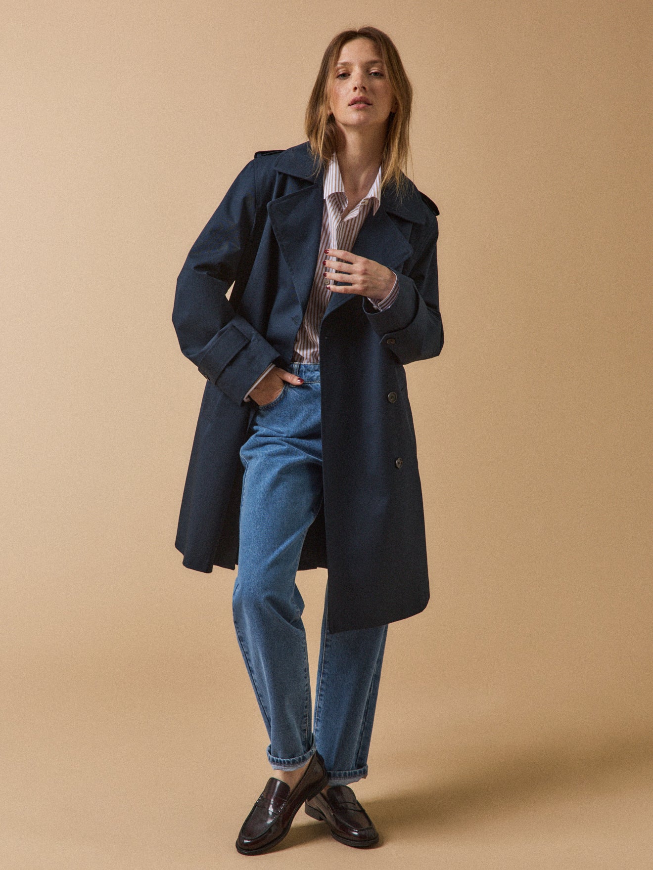 Women's long organic cotton trench coat with notched lapels