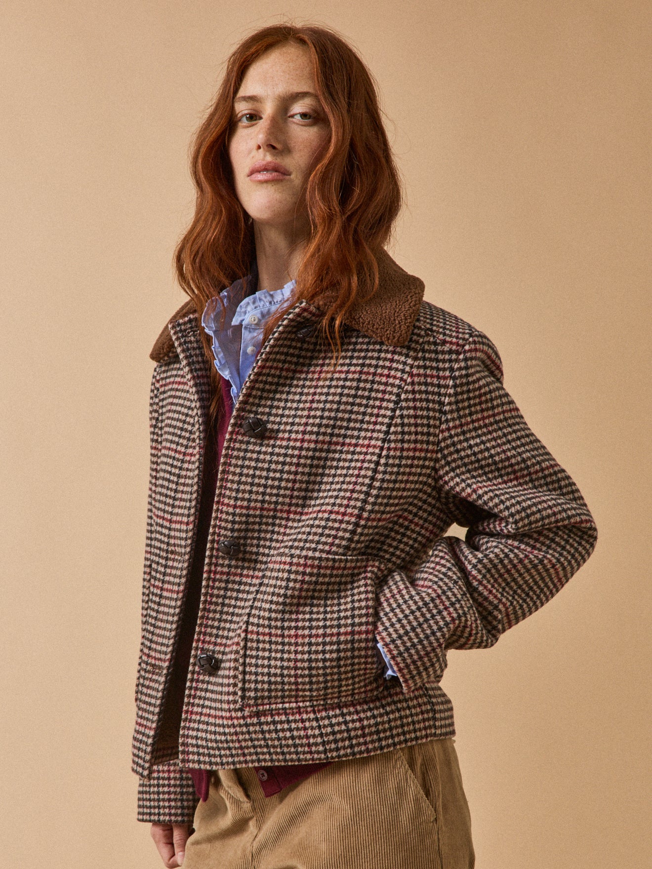 Women's short checked woolen coat with faux-fur lining