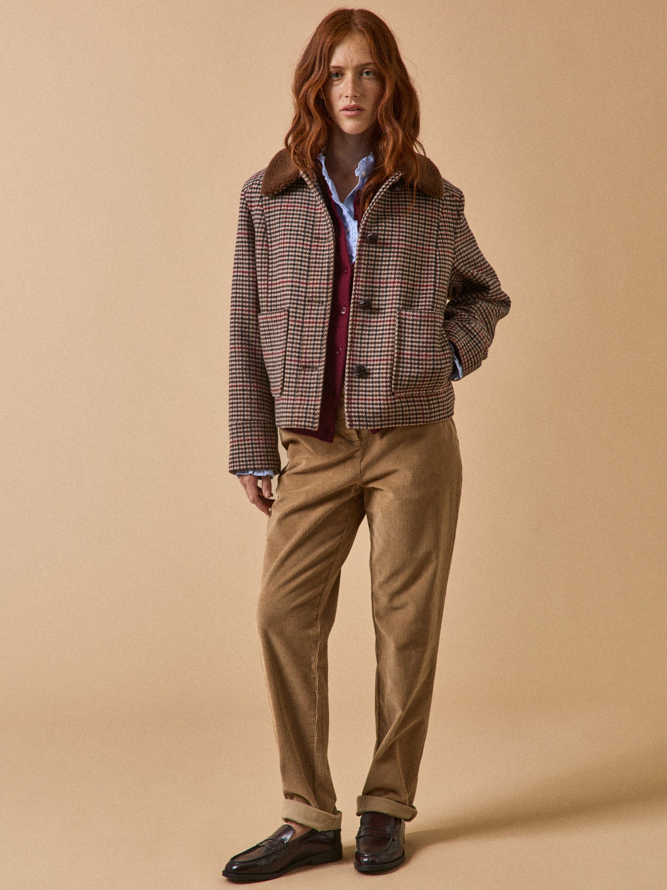 Women's short checked woolen coat with faux-fur lining