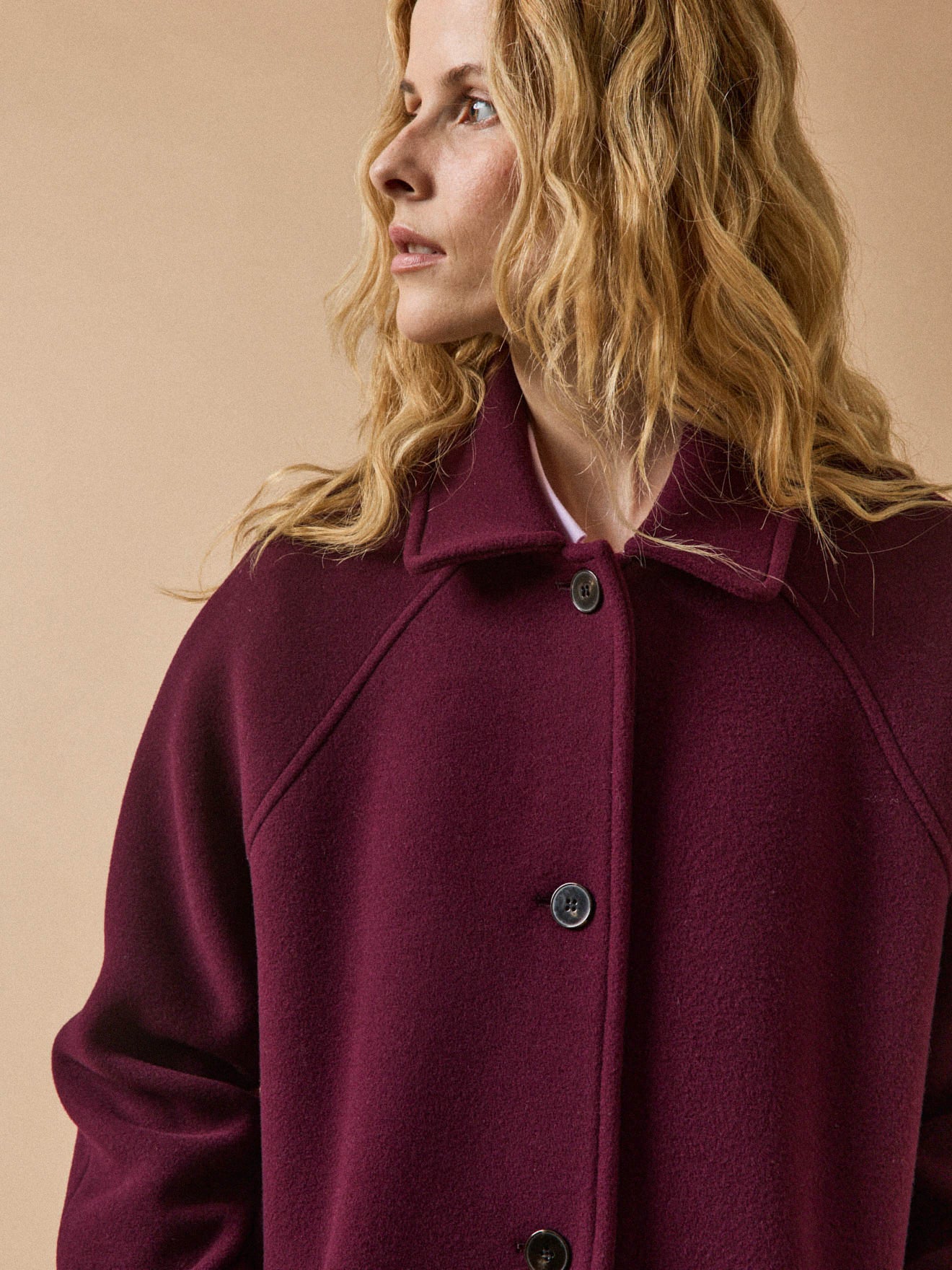 Women's plain mid-length woolen coat