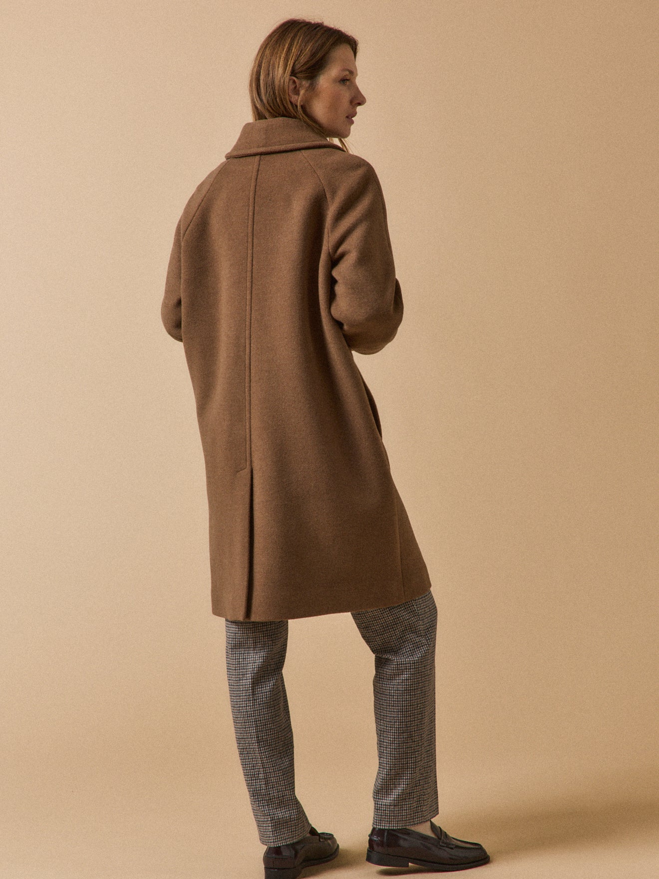 Women's mid-length woolen coat with raglan sleeves