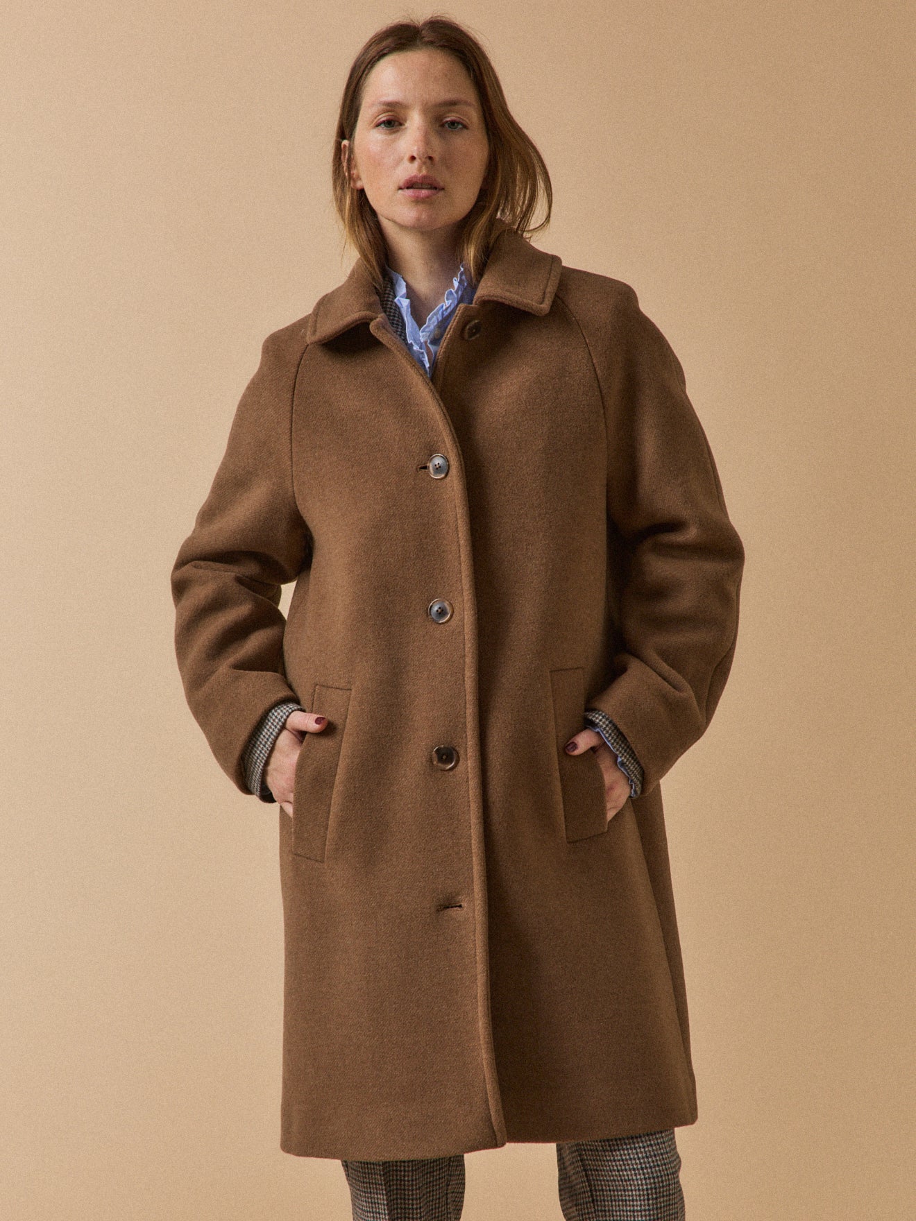Women's mid-length woolen coat with raglan sleeves