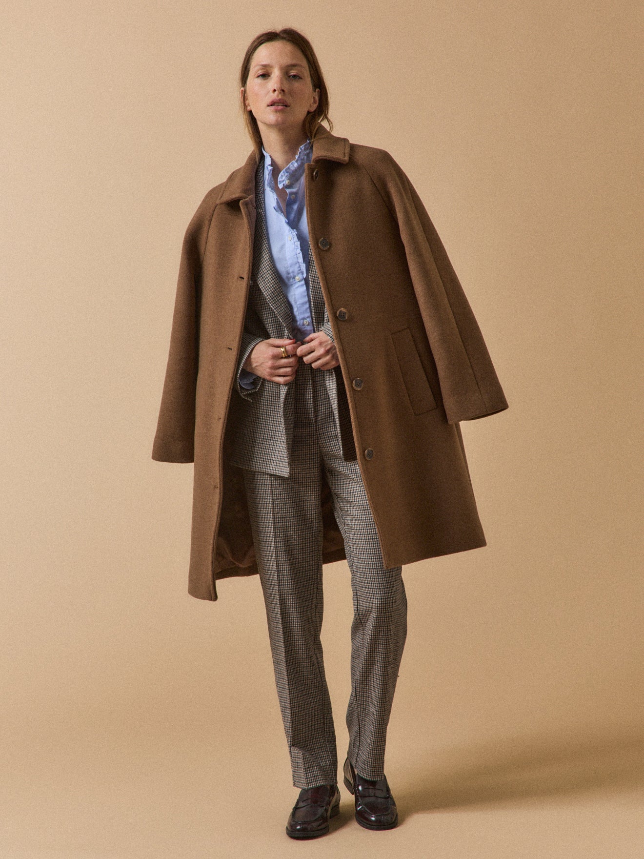 Women's mid-length woolen coat with raglan sleeves