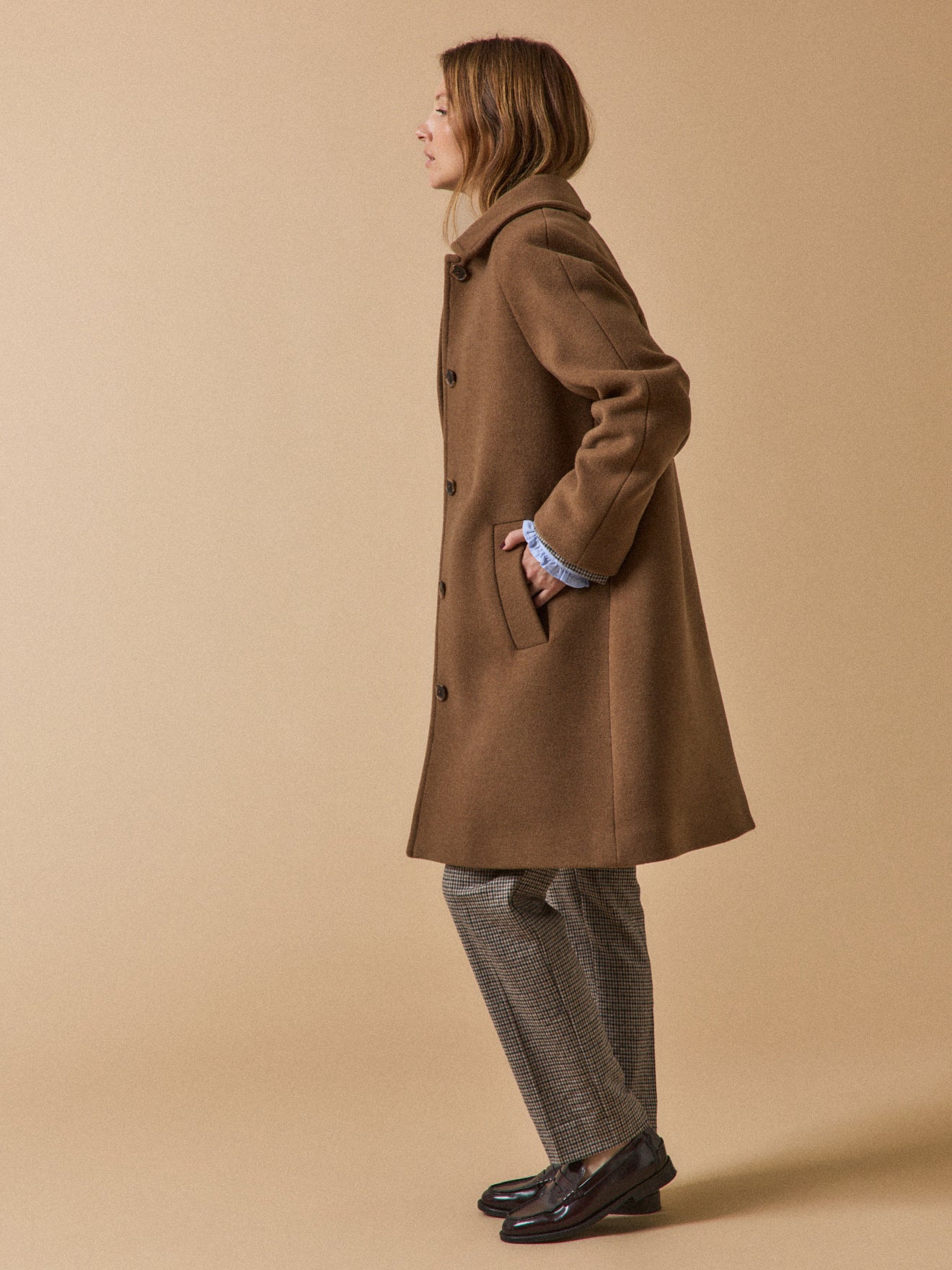 Women's mid-length woolen coat with raglan sleeves