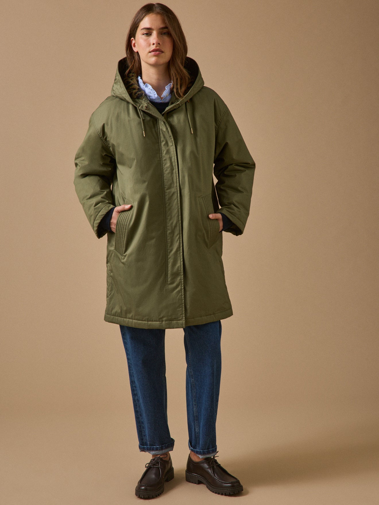 Women's mid-length parka with faux-fur lining