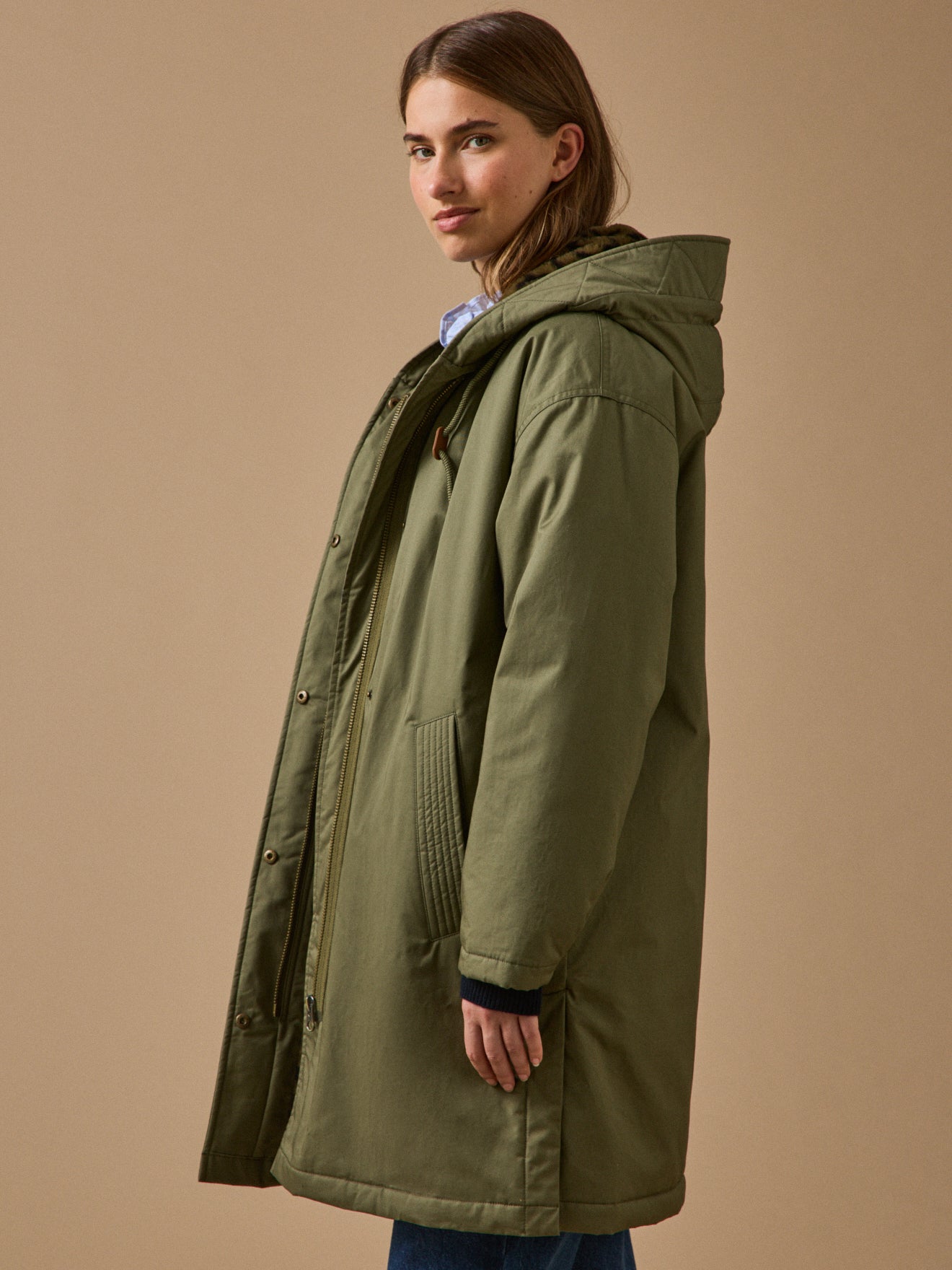 Women's mid-length parka with faux-fur lining