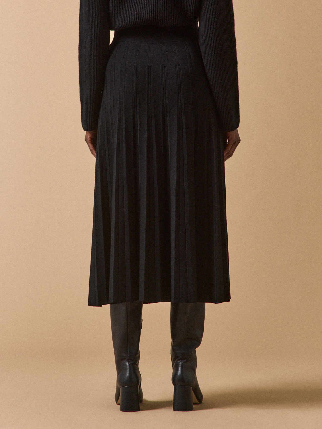 Mid-length pleated knit skirt - "The Classic à la Française" Collection