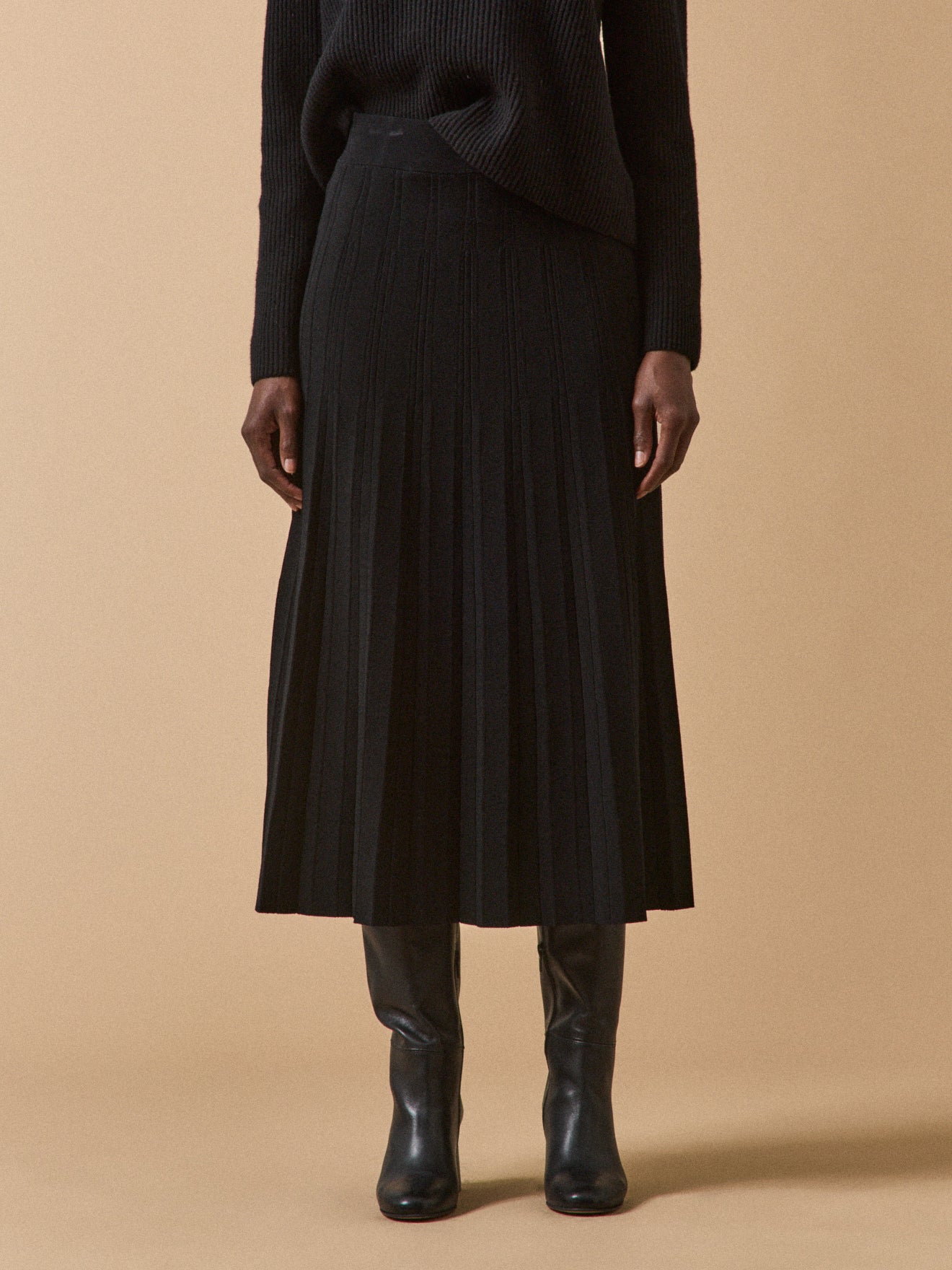 Mid-length pleated knit skirt - "The Classic à la Française" Collection