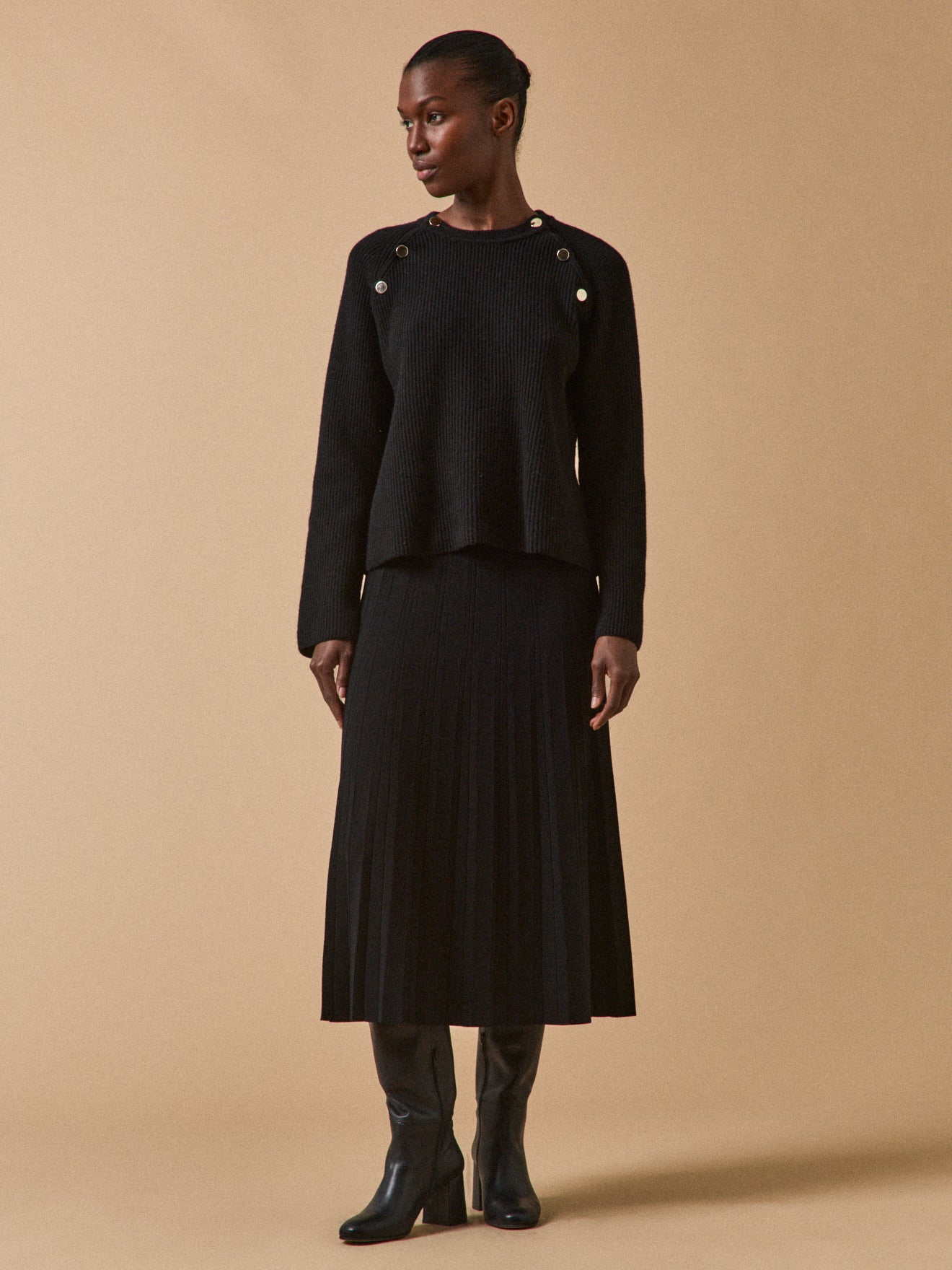 Mid-length pleated knit skirt - "The Classic à la Française" Collection