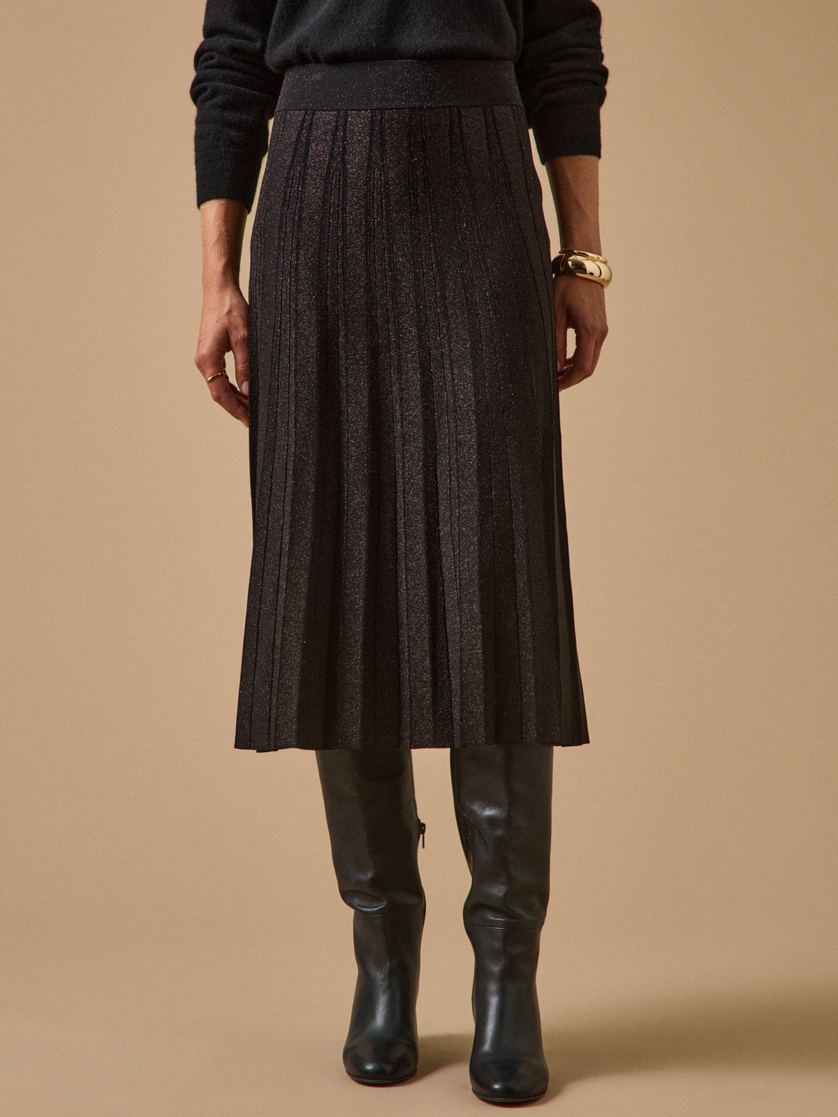 Women's pleated mid-length knit skirt