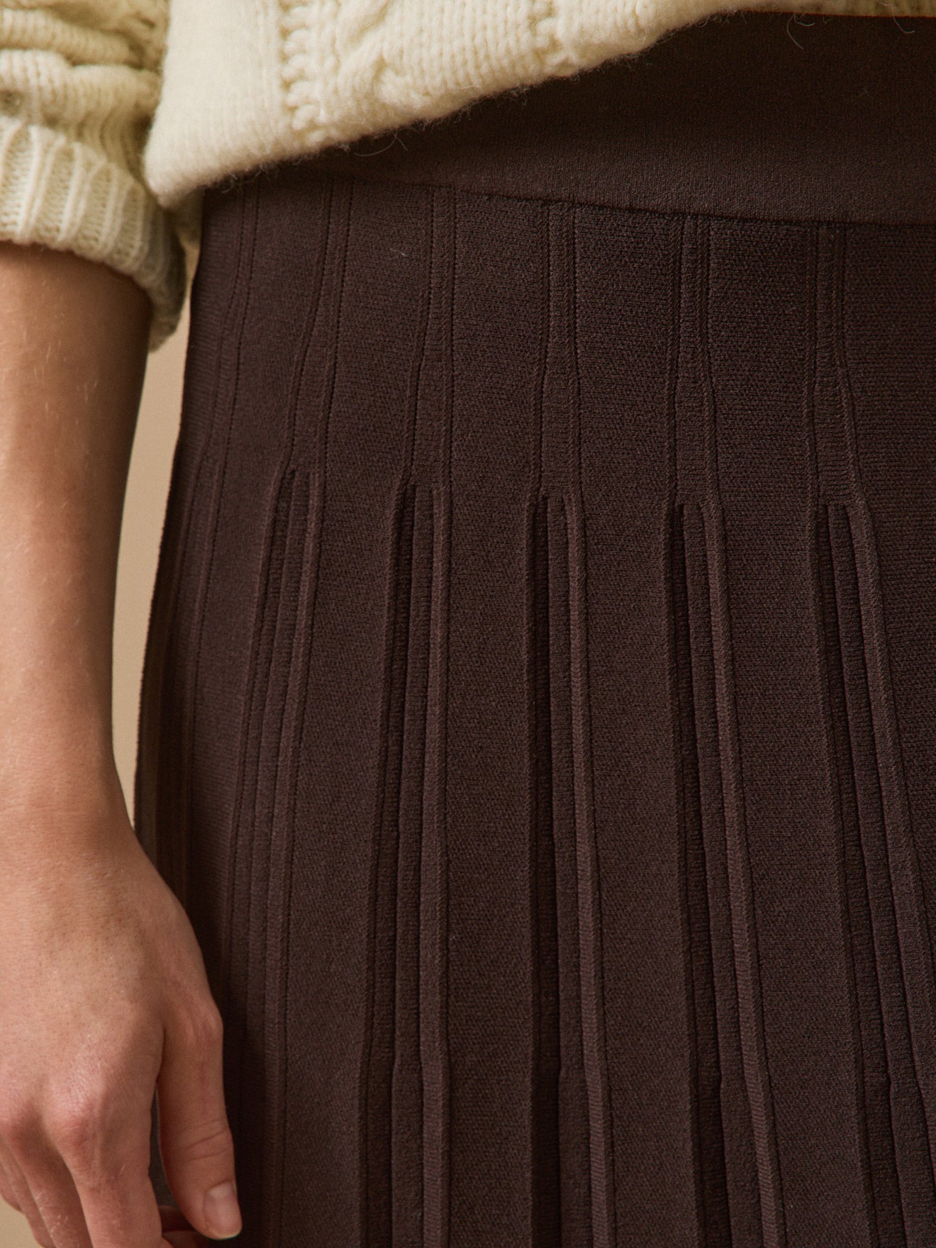Women's pleated mid-length knit skirt