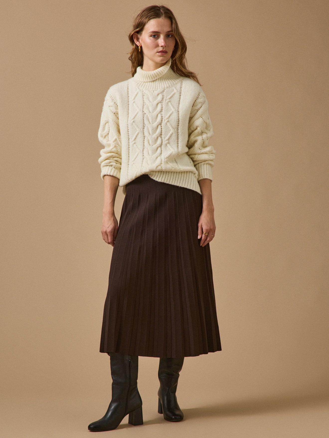 Women's pleated mid-length knit skirt