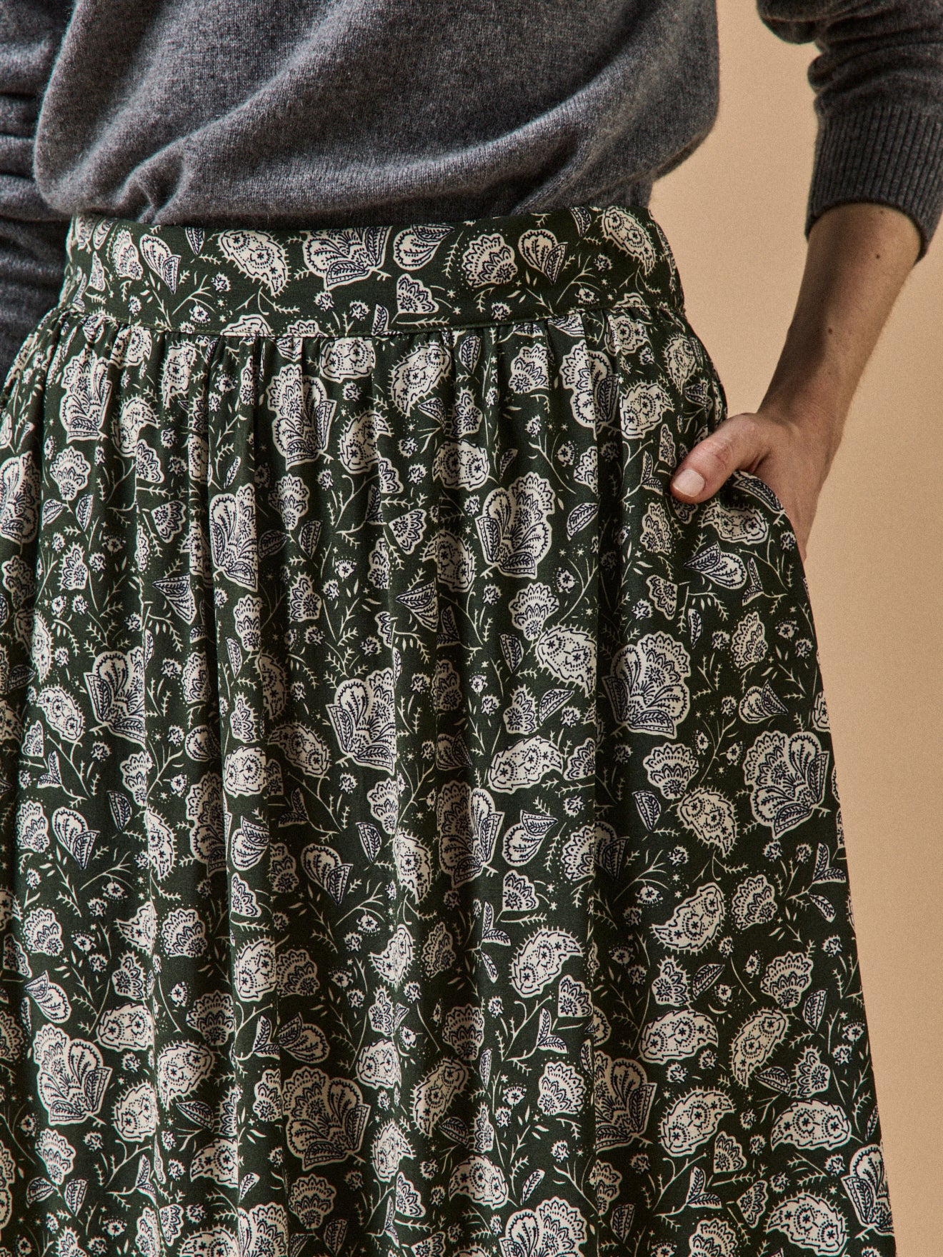 Women's mid-length ruffled skirt with Lilith print