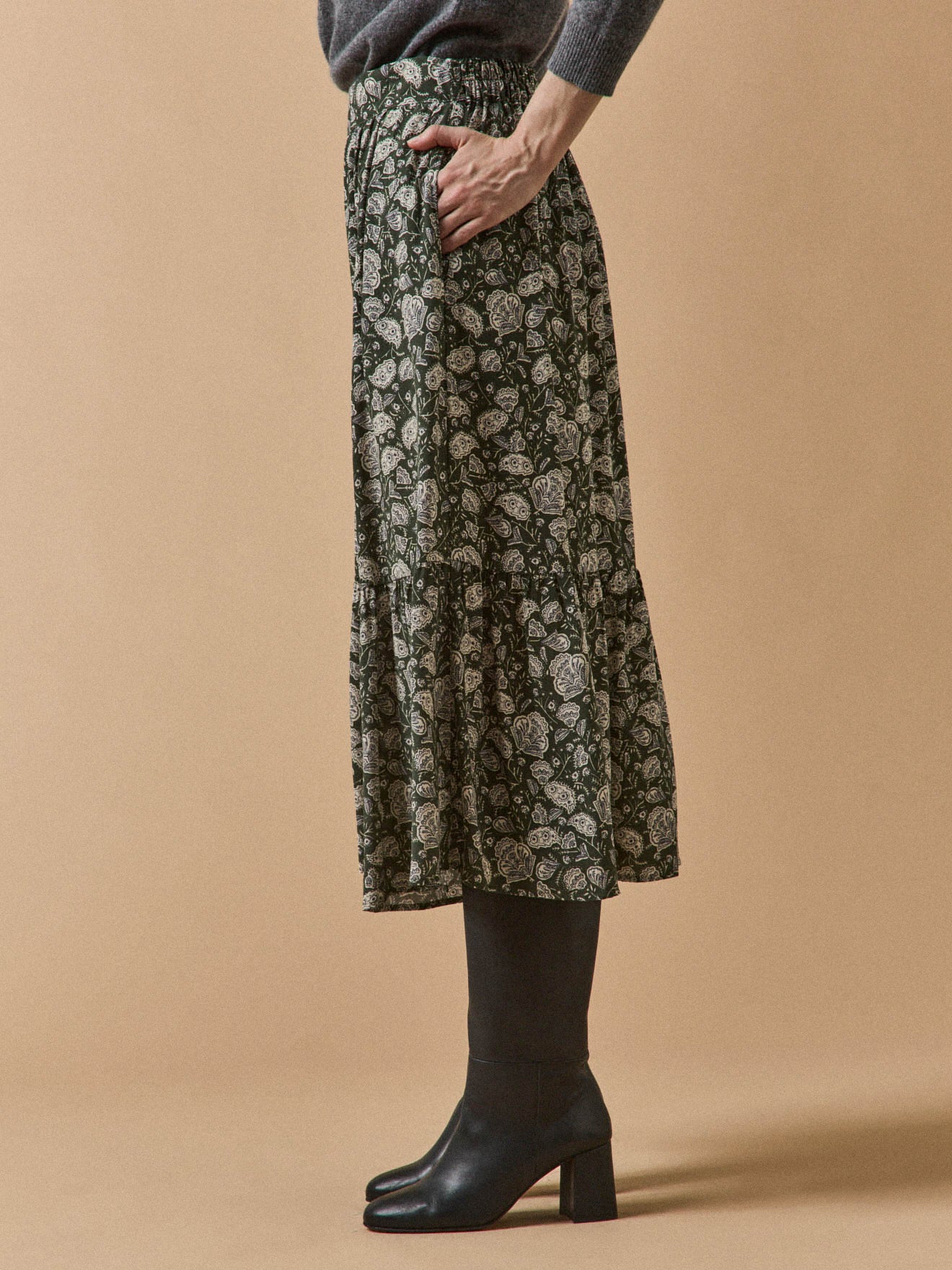 Women's mid-length ruffled skirt with Lilith print