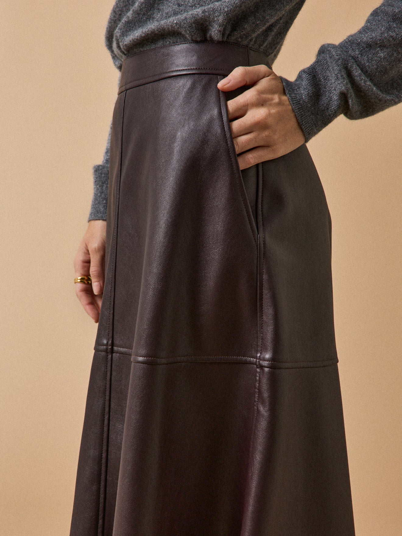Women's leather*-look mid-length flared skirt
