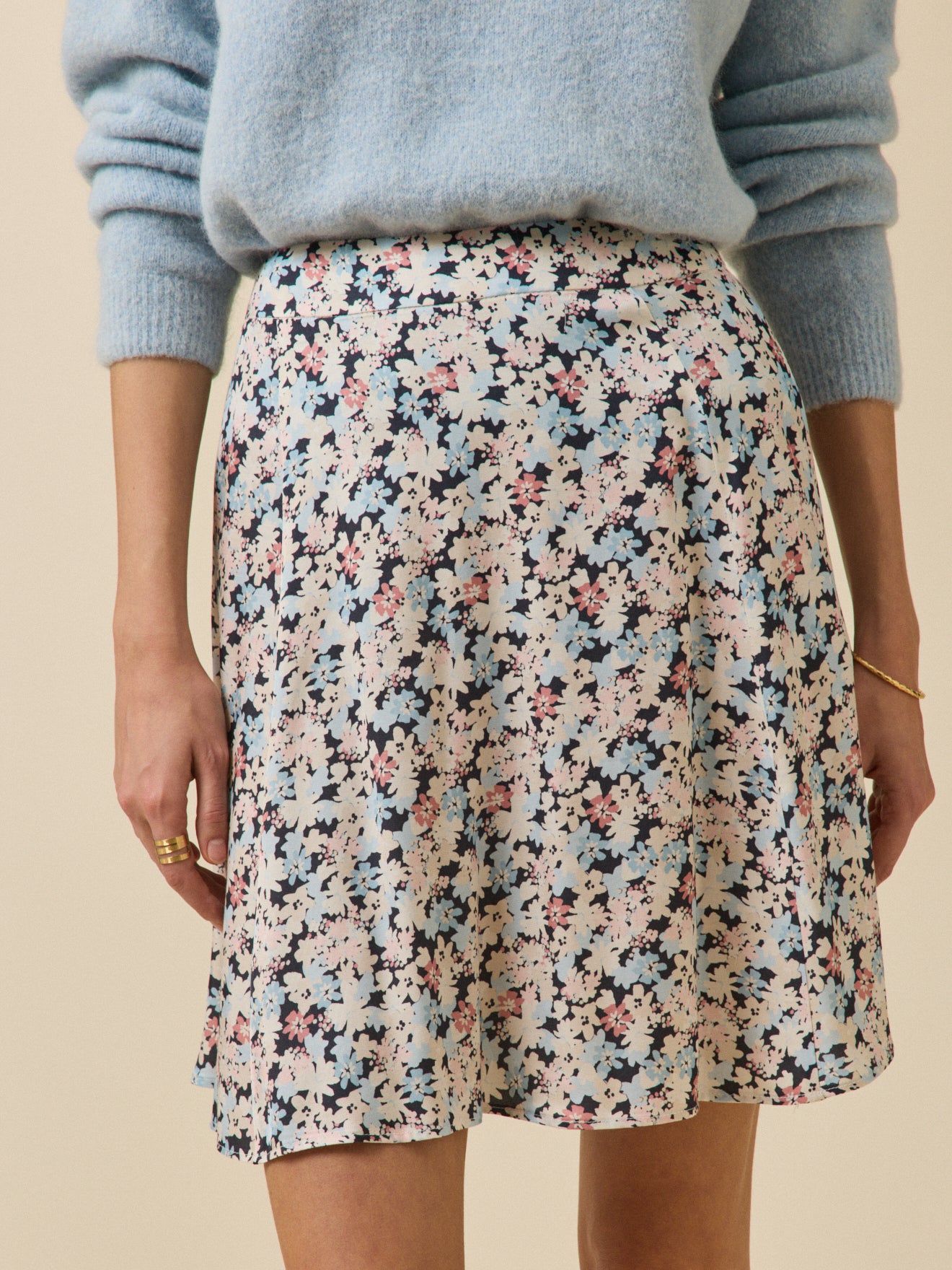 Women's short skirt with Pop Flowers print