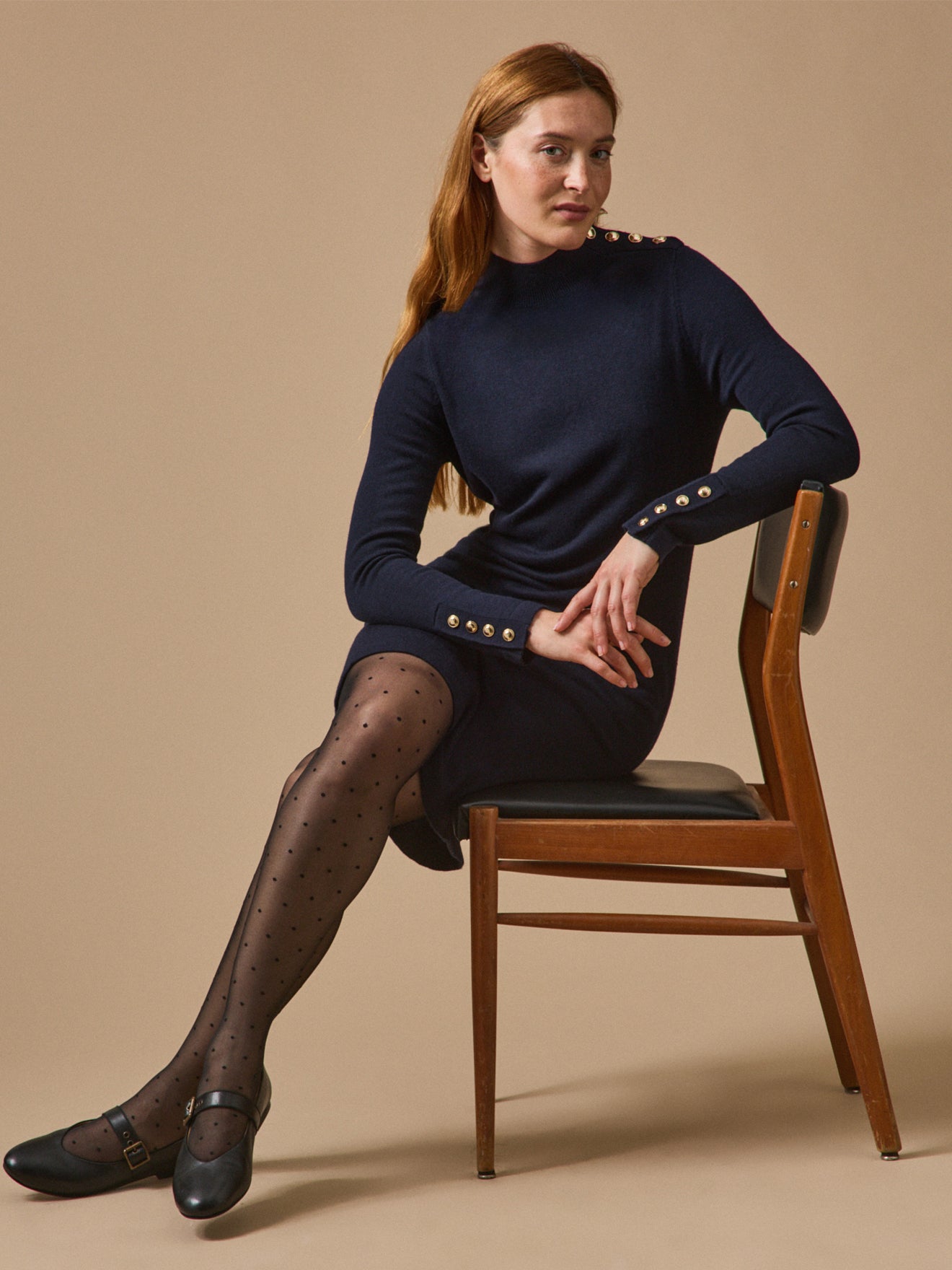 Robe-pull col montant boutons dorés femme