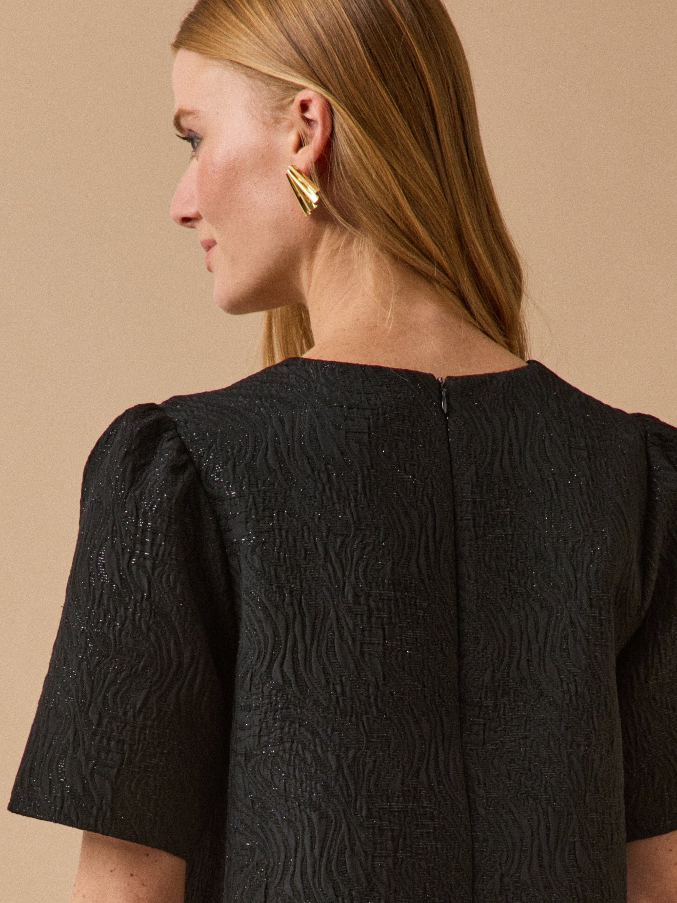 Robe courte jacquard reliefé femme