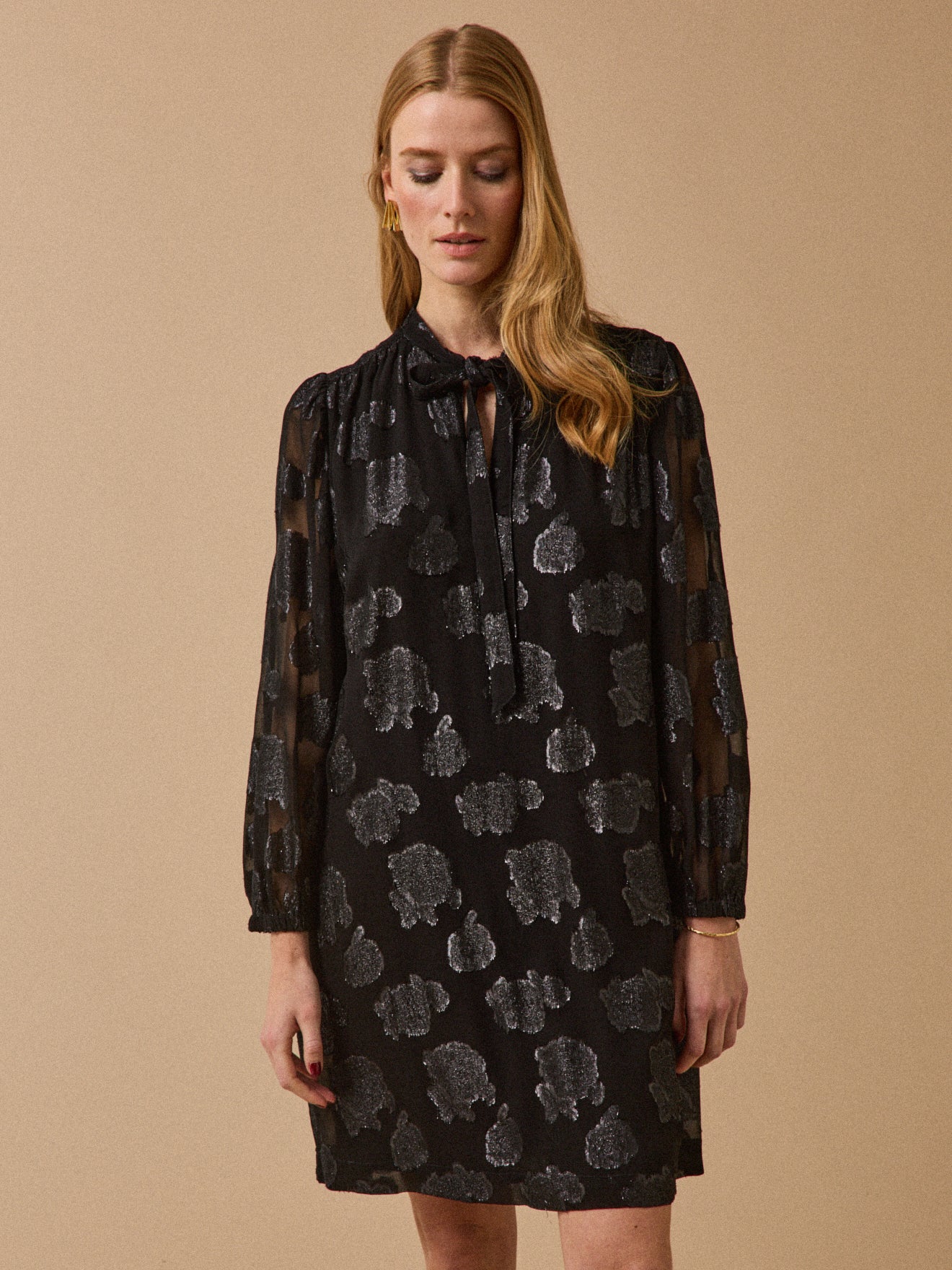 Robe courte voile jacquard brillant femme