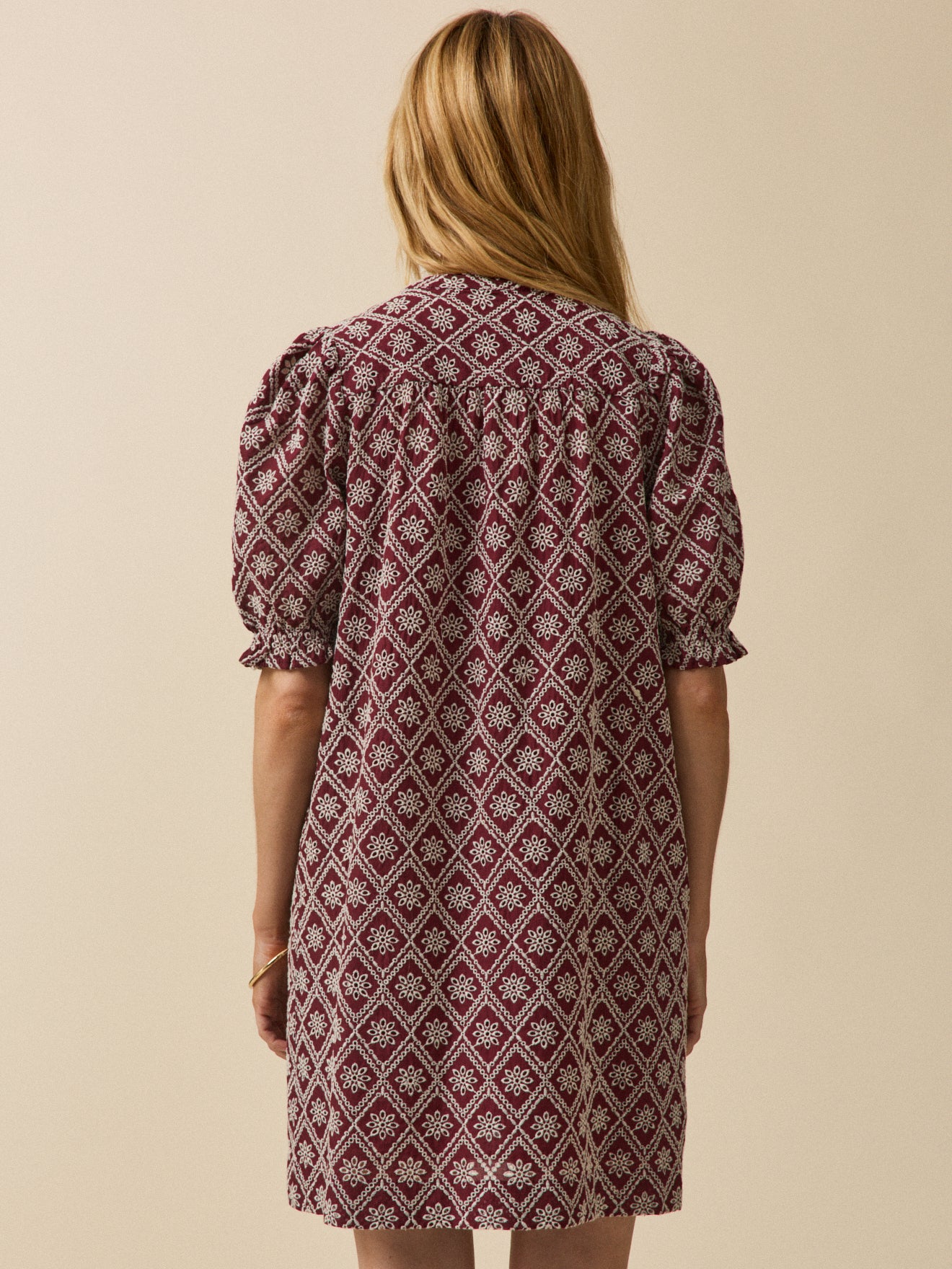 Robe courte broderie anglaise femme