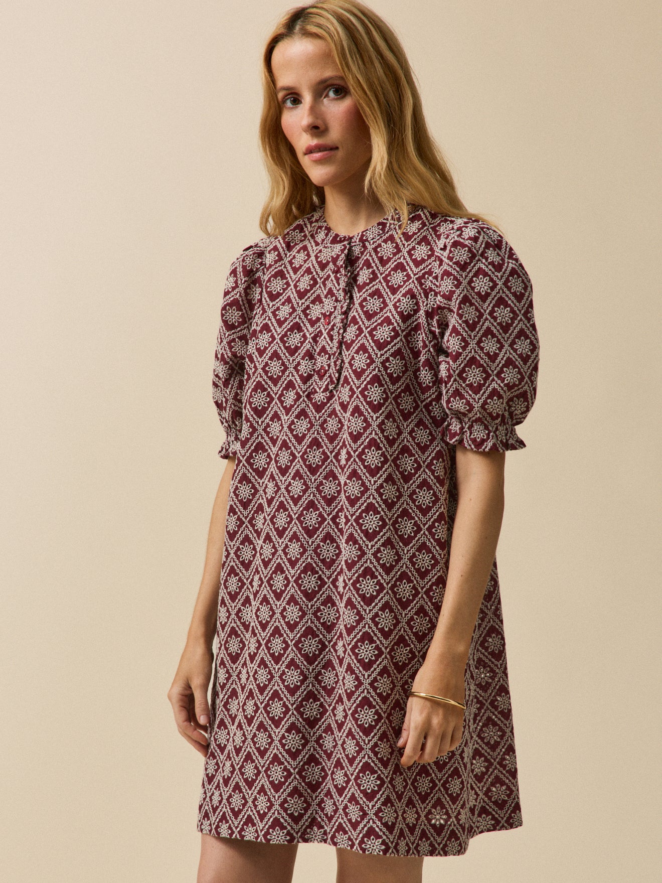 Robe courte broderie anglaise femme