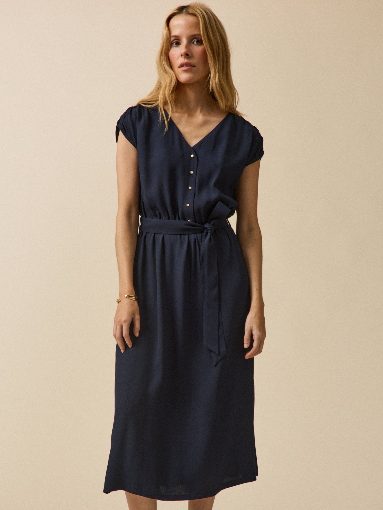 Women's plain sleeveless crepe dress