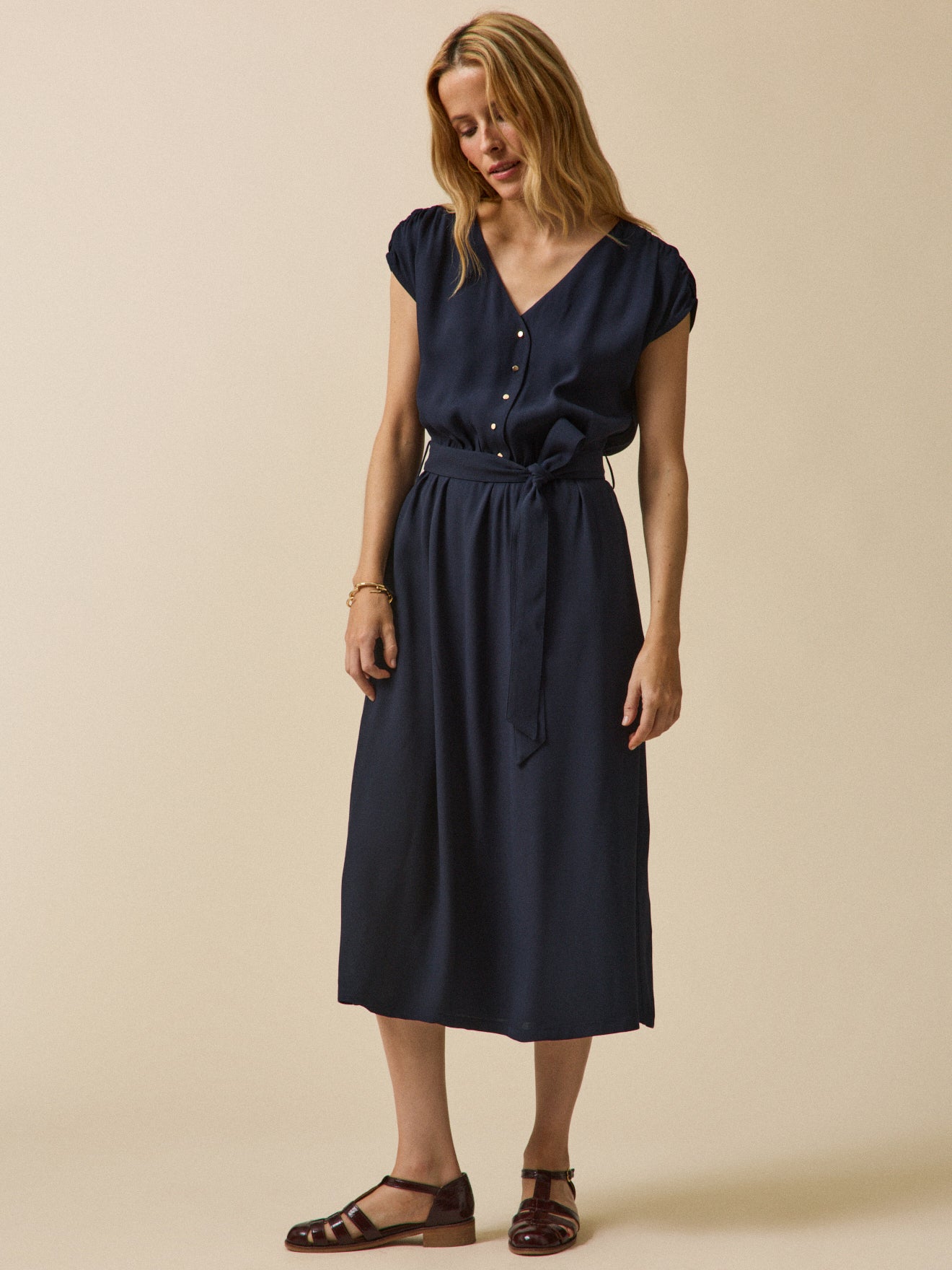 Women's plain sleeveless crepe dress
