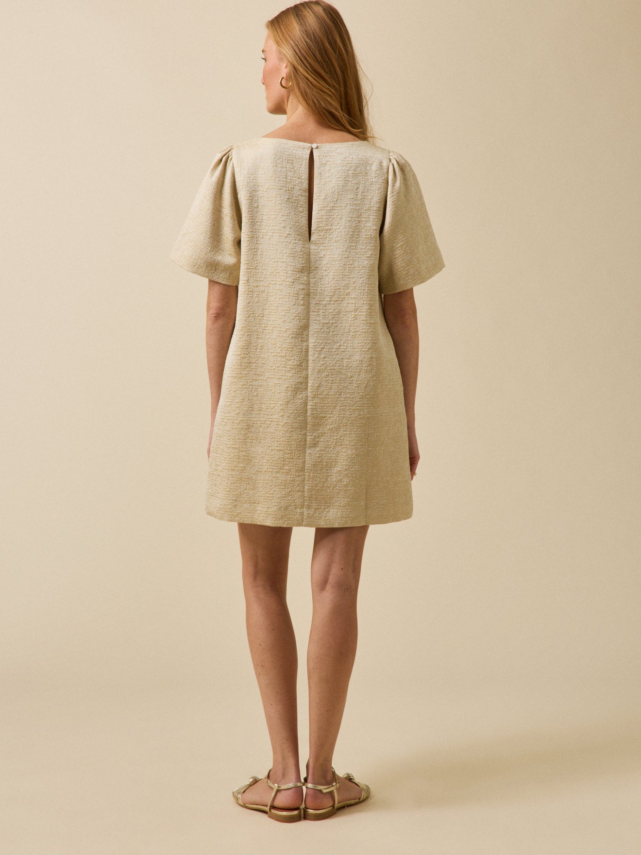 Robe courte cérémonie femme jacquard doré