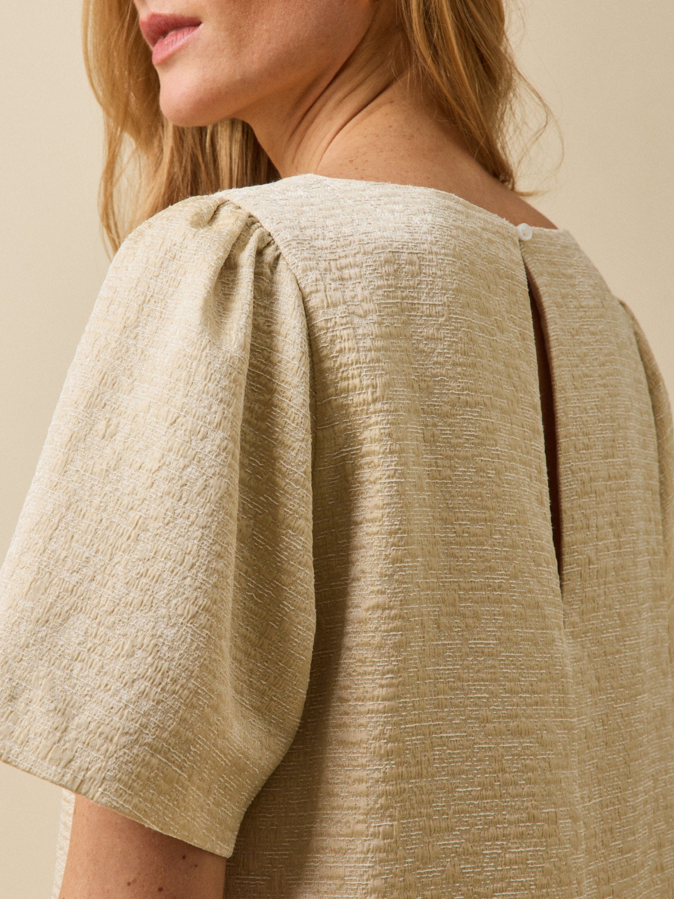 Robe courte cérémonie femme jacquard doré