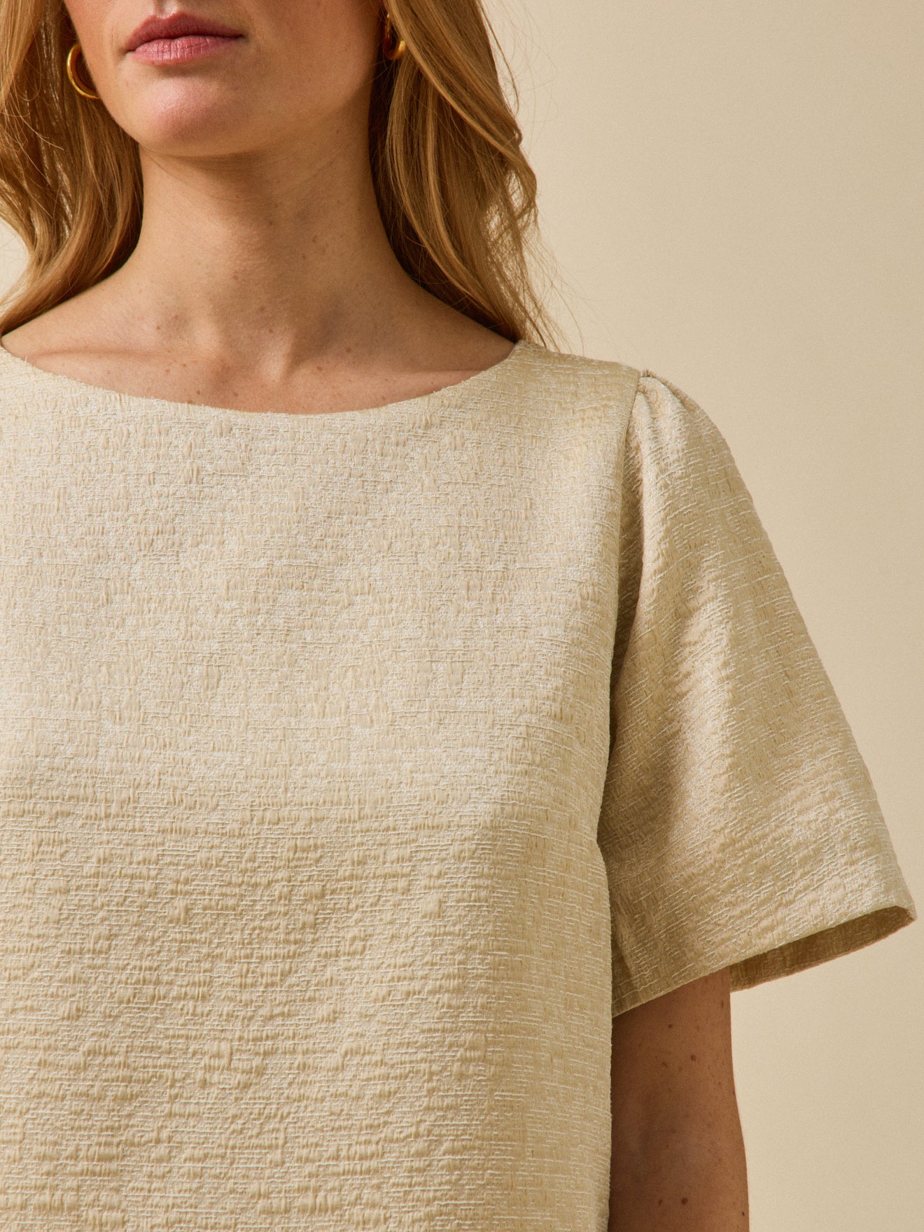 Robe courte cérémonie femme jacquard doré