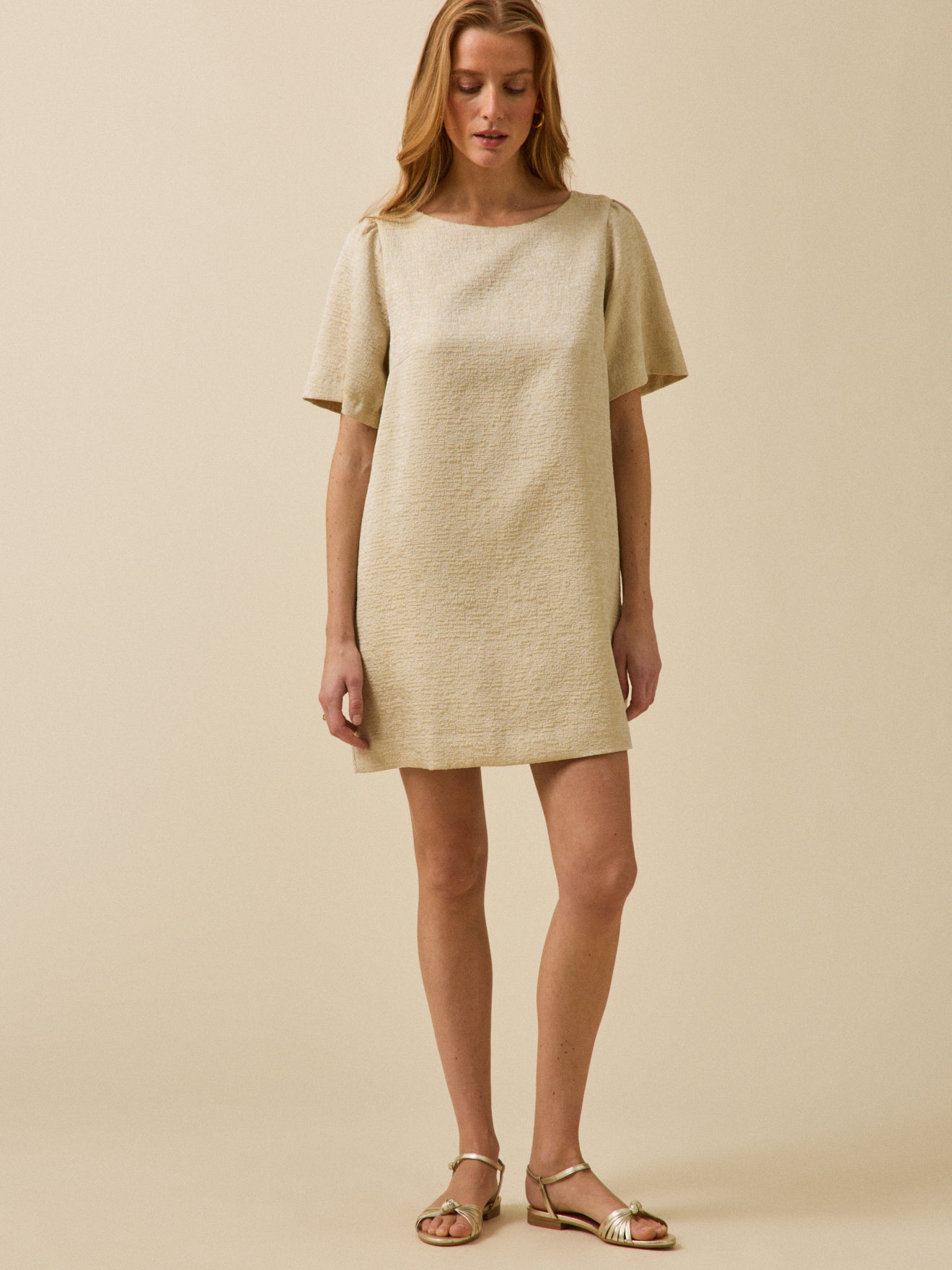 Robe courte cérémonie femme jacquard doré