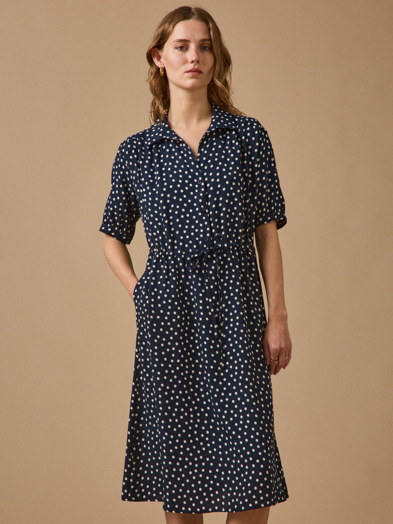 Women's below-the-knee dot-print dress