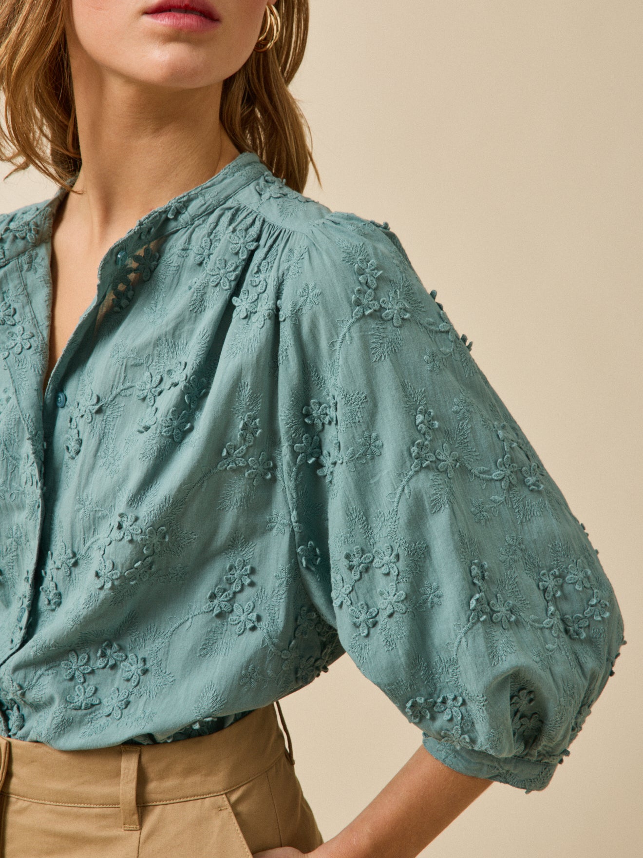 Women's embroidered cotton blouse with 3D flowers